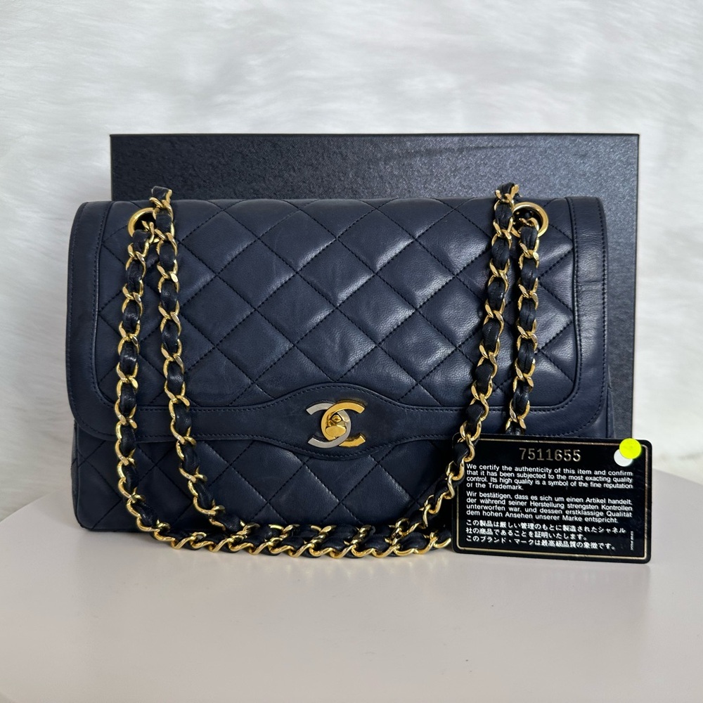 Vintage Chanel CHEVRON Double Flap Shoulder Bag in Lambskin Learher